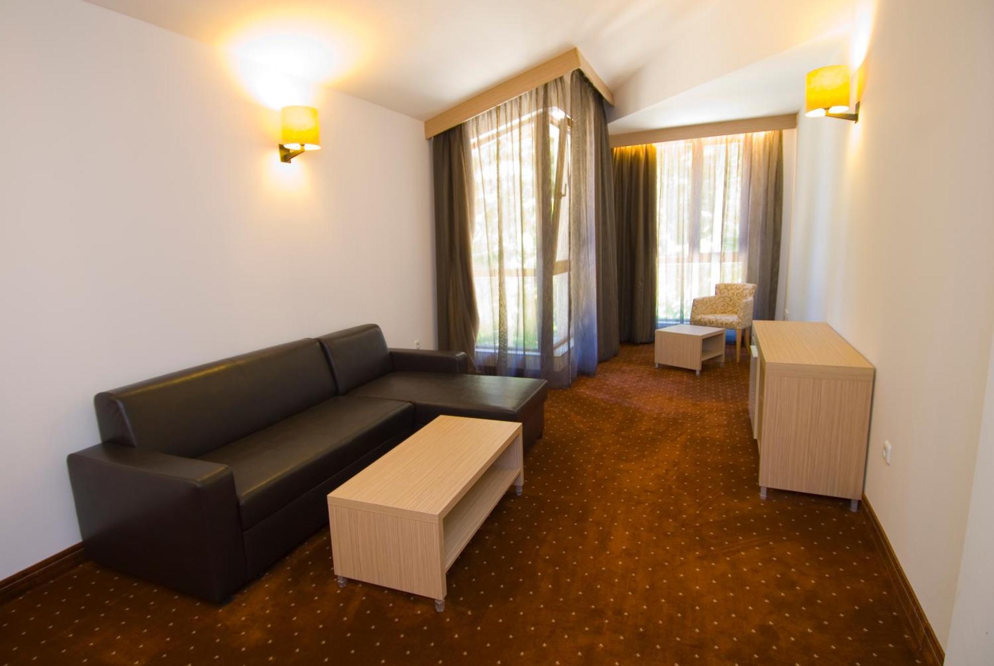 Radina'S Way Hotel Borowez Exterior foto