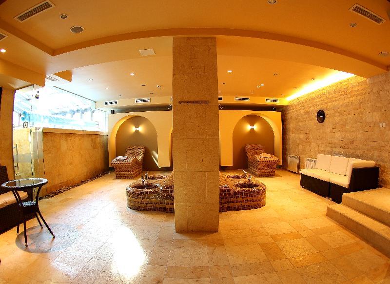 Radina'S Way Hotel Borowez Exterior foto